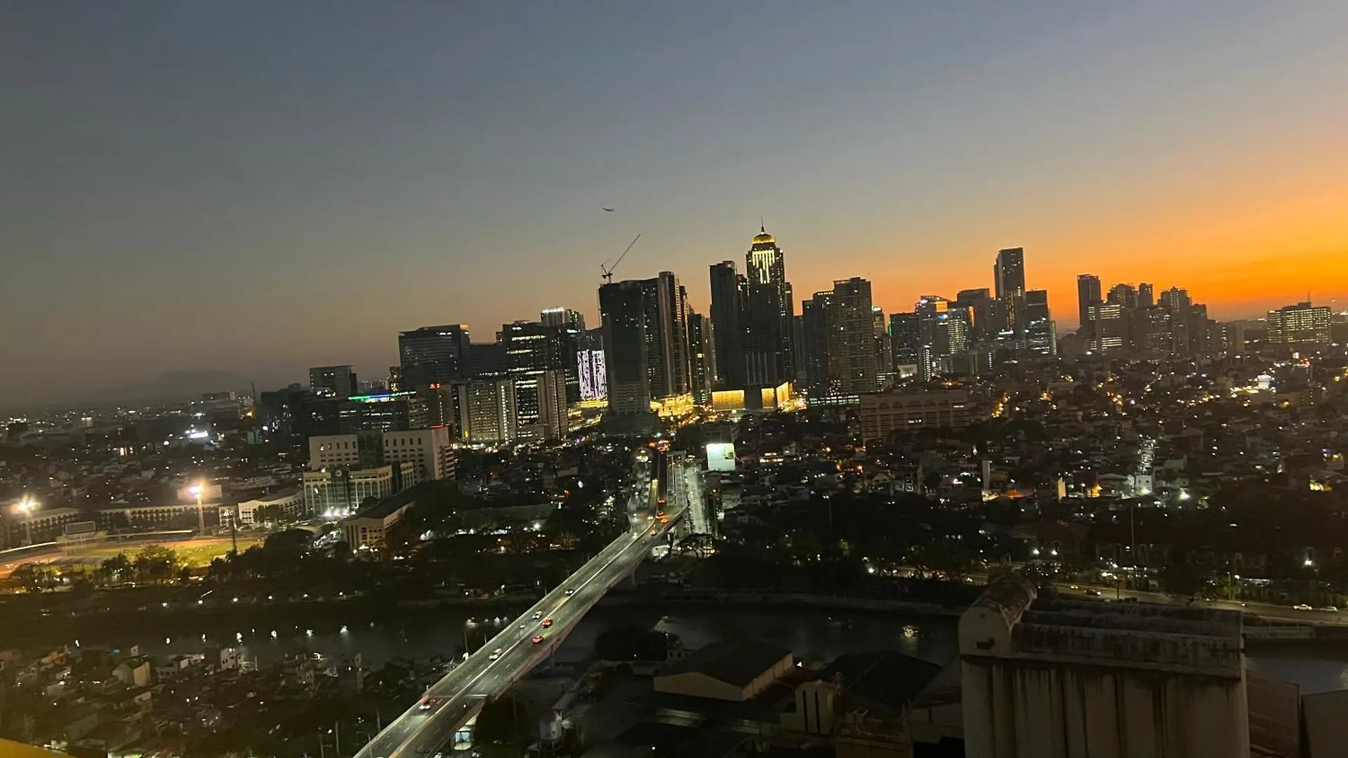 Apartament Near Bgc 1Br Wi-Fi Netflix Balcony Skyline Manila